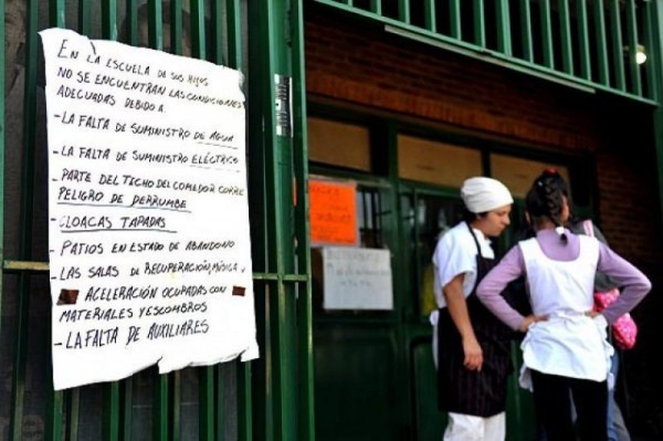 Los docentes marchan por el deterioro de las escuelas - Nueva Ciudad