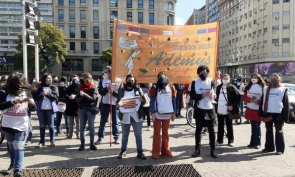 Marcha docente contra la reapertura de escuelas y por los docentes ...