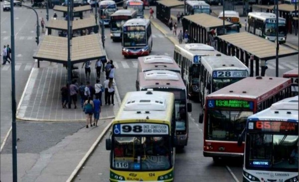 Sigue el paro de colectivos en el AMBA y se mantienen las frecuencias ...