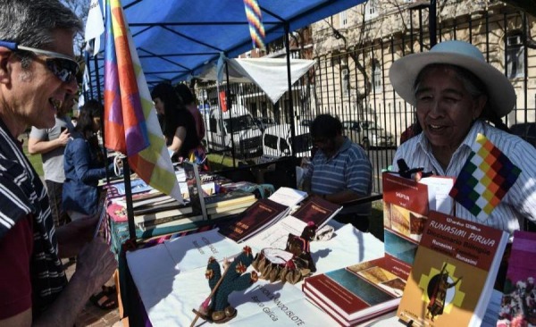 Se realizó la primera Feria del Libro Originario en la Biblioteca ...