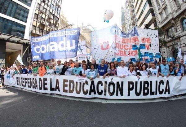 Docentes universitarios anuncian un nuevo paro en rechazo de la perdida ...