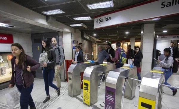 Luego de los aumentos del pasaje de subte cayó la cantidad de pasajeros ...