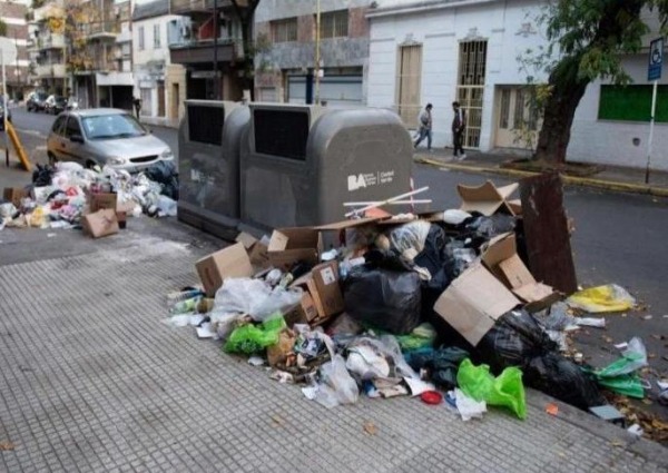 La acumulación de basura en la Ciudad vuelve a ser el centro de las ...